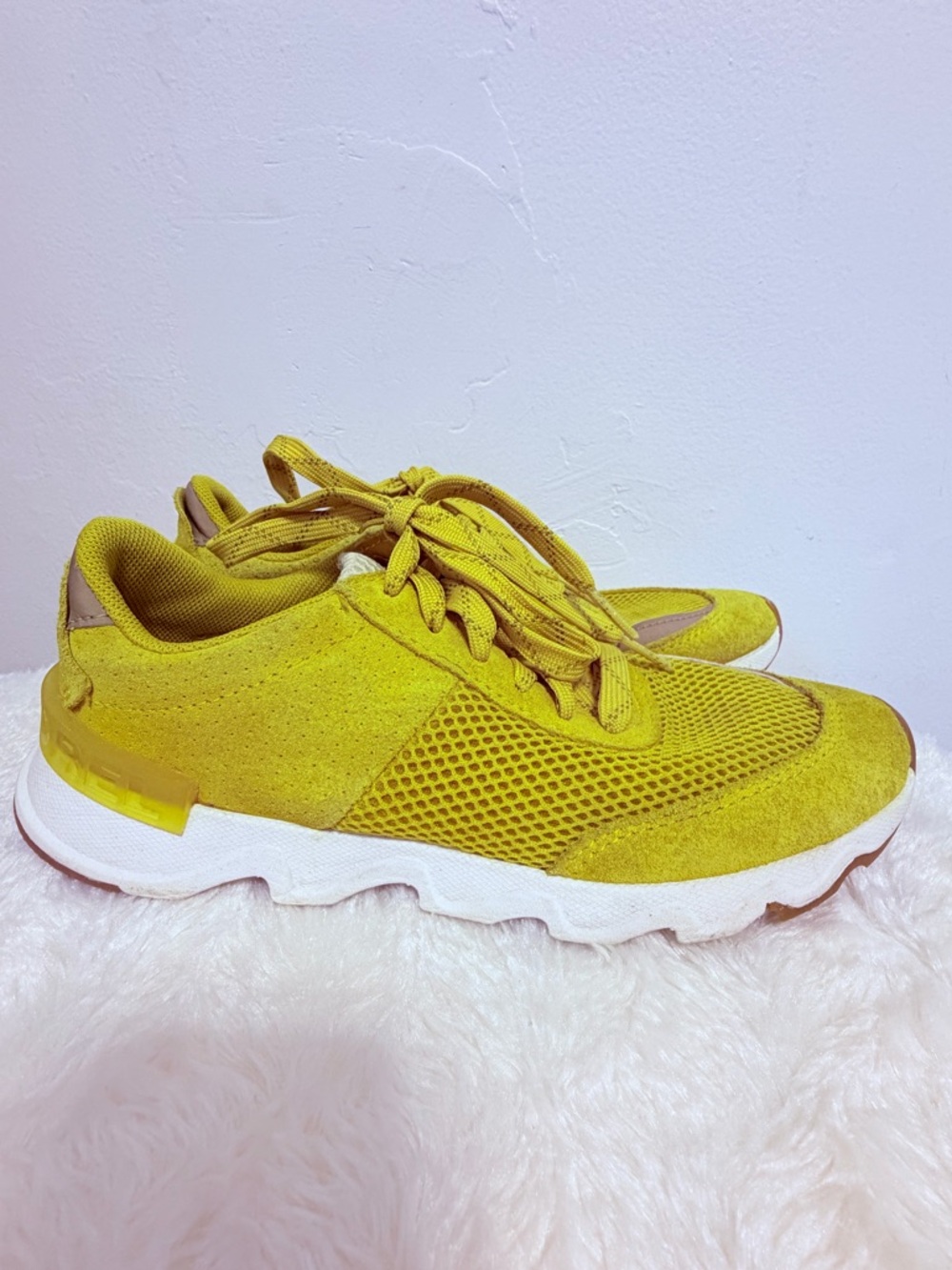 Sorel Kinetic Lite Women Mustard Yellow Lace Sneakers  Size 6.5